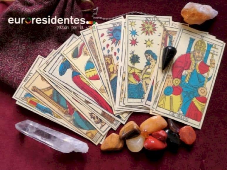 Imagen relacionada con el título: ¿Cómo se echan las cartas del Tarot? Descubre el paso a paso